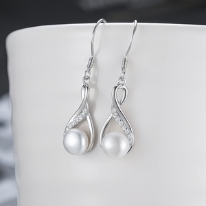 Conjunto de Joyería de Plata de Ley S925 con Perlas de Agua Dulce - Collar con Colgante de Lágrima y Aretes, Estilo Minimalista para Uso Diario - Product Image 4