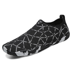 Chaussures aquatiques antidérapantes à bout carré en tissu pour femmes, hommes et enfants, idéales pour la marche, la natation et les sports d'été en extérieur - Product Image 5