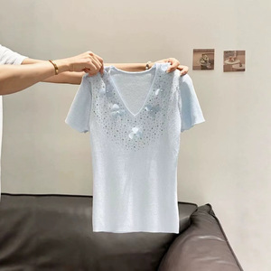 เสื้อถักคอวีแขนสั้นสำหรับผู้หญิง ทรงเข้ารูป ประดับด้วยดอกไม้ประดับเพชร นุ่มสบายสำหรับฤดูร้อน - Product Image 2