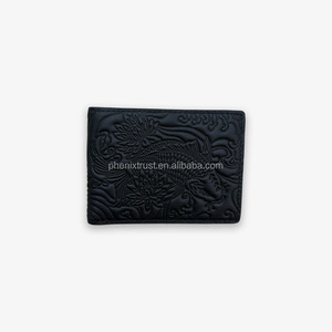 Cartera plegable de cuero con diseño de pez Koi en relieve, billetera delgada para <span class=keywords><strong>hombre</strong></span> con grabado personalizado, billetera corta con patrón de loto oriental - Product Image 2