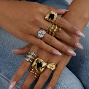 Anillo de Zirconia en Forma de Corazón con Diseño Geométrico de Serpiente, Joyería de Moda para Mujer, Regalo, Acero de Titanio con Engaste de Puntas, Origen Yiwu - Product Image 2