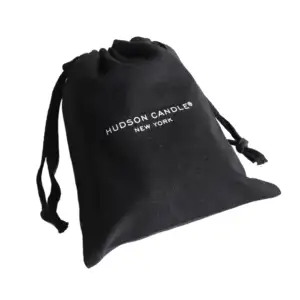 Bolsa de polvo de lona de algodón negro medio de alta calidad con logotipo de impresión blanco para gorra, sombreros de zapatos, bolsa de almacenamiento con cordón