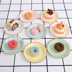 <span class=keywords><strong>Assiettes</strong></span> en papier rondes <span class=keywords><strong>de</strong></span> 4 pouces en dentelle dorée jetable couleur macaron Set <span class=keywords><strong>de</strong></span> vaisselle d'anniversaire <span class=keywords><strong>Assiettes</strong></span> à gâteaux en papier <span class=keywords><strong>Lot</strong></span> <span class=keywords><strong>de</strong></span> <span class=keywords><strong>8</strong></span> - Product Image 2