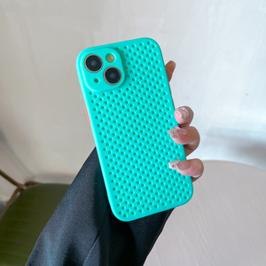 Nuovo prodotto a nido d'ape in silicone traspirante custodia per telefono in silicone per <span class=keywords><strong>iPhone</strong></span> 16 15 <span class=keywords><strong>Pro</strong></span> <span class=keywords><strong>Max</strong></span> <span class=keywords><strong>14</strong></span> 13 12 Ultra sottile colorato TPU cover - Product Image 3