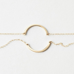 Collar minimalista para mujer, de <span class=keywords><strong>14k</strong></span> chapado en oro, plata de ley 925, barra curva, mejor amiga - Product Image 1