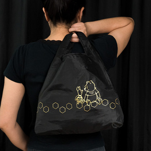 Sac fourre-tout à provisions en polyester noir pur, pliable et décontracté avec logo du fabricant - Product Image 5