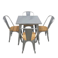Chaise de bistrot industrielle en métal avec assise en bois, empilable, pour restaurants, hôtels, événements et mariages (vente en gros)