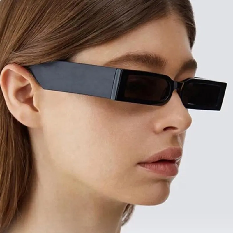 نظارة شمسية أنيقة بإطار مستطيل إصدار 2024 طراز الهيب هوب بتصميم كلاسيكي نظارة فاخرة باللون الأسود للنساء والرجال مزودة بخاصية منع انغلاق الأشعة فوق البنفسجية طراز UV400 للبيع بالجملة