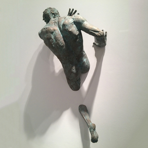 Scultura Moderna in Bronzo di Matteo Pugliese, Statua da Parete Uomo a Grandezza Naturale, Arte Astratta in Metallo per Arredamento Casa in Vendita - Product Image 3