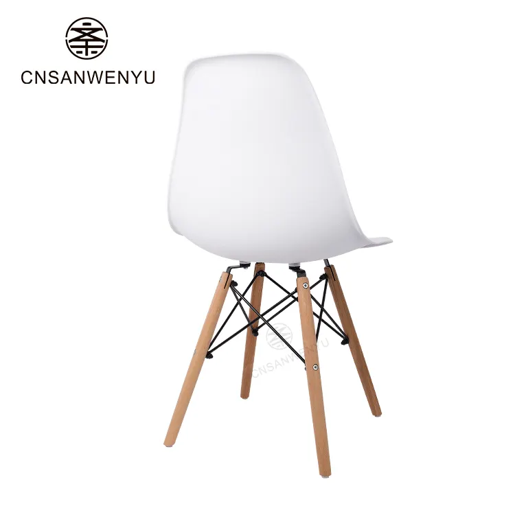 Vente en gros de chaises nordiques pour événements hôteliers chaises de salle à manger en plastique polypropylène PP design contemporain avec pieds en bois