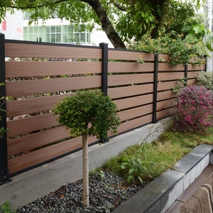 Il <span class=keywords><strong>Set</strong></span> di recinzioni per Privacy WPC include assi di posta e Kit completo di Gate per una facile installazione del cortile e della sicurezza - Product Image 1