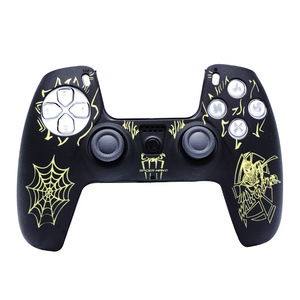 Coque en silicone souple compatible avec la manette PS5, motif toile d'araignée gravé au <span class=keywords><strong>laser</strong></span>, confort ergonomique, protection de la manette de jeu - Product Image 4