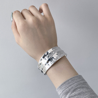Dylam Design élégant et simple en argent sterling 925 plaqué rhodium géométrique concave-convexe plissé large bijoux bracelets