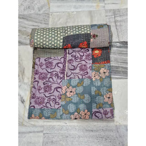 Drap de lit matelassé en soie Kambhadiya, patchwork Kantha indien vintage fait main, motifs uniques, style bohème, vêtements d'occasion - Product Image 2