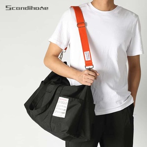 Bolsa de viaje de gran capacidad para hombres y mujeres, bolso de hombro impermeable con correa naranja, equipaje informal para el trayecto diario - Product Image 3