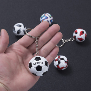 Breloque <span class=keywords><strong>de</strong></span> sac cadeau d'anniversaire souvenir, mini ballon <span class=keywords><strong>de</strong></span> football en PU, pendentif porte-clés pour les fans <span class=keywords><strong>de</strong></span> football masculins - Product Image 3