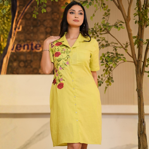 Camisa de Vestir Corta de Lino Amarillo Neón Premium con Bordado Floral - Product Image 4