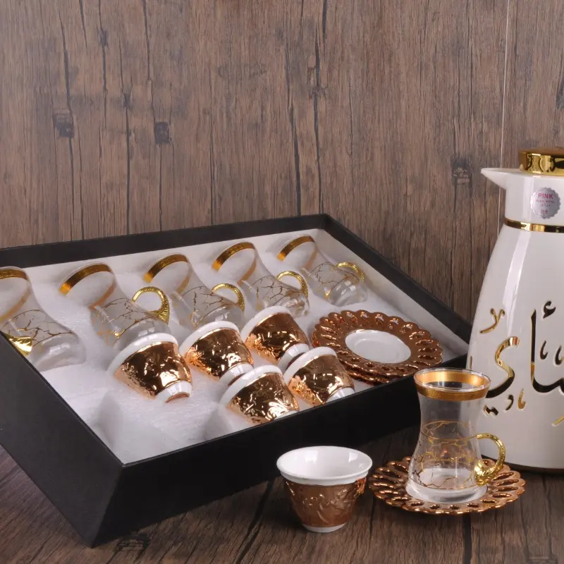 Set cangkir dekorasi logam emas berlapis kualitas terbaik cangkir kaca kopi pinggang Espresso Turki Arab untuk kopi dan teh