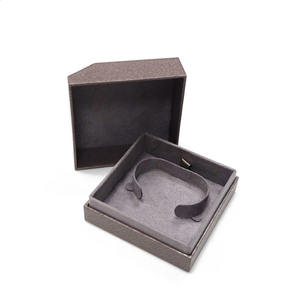 Boîte à bijoux imprimée avec logo personnalisé de luxe en gros Boîte à bijoux en papier au toucher doux Emballage de bijoux OEM/ODM - Product Image 2