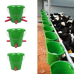 Nuovo Alimentatore per <span class=keywords><strong>Animali</strong></span> da <span class=keywords><strong>Fattoria</strong></span> 8L con 5 Tettarelle, Secchio in Plastica Sospeso per Vitelli e Agnelli - Product Image 3