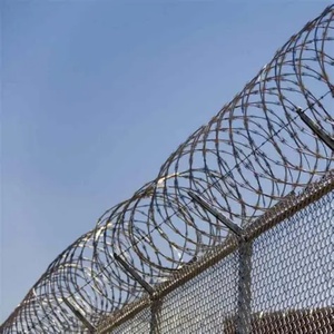 Alambre de púas galvanizado en caliente, rollo de alambre de púas tipo <span class=keywords><strong>concertina</strong></span> para seguridad perimetral y antiescalada - Product Image 1