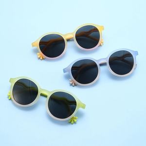 แว่นกันแดดเด็กทรงกลมกรอบ TR90 ดีไซน์สีสันสดใส โลโก้สั่งทำได้ ป้องกันรังสียูวี 400 สำหรับกิจกรรมกลางแจ้ง - Product Image 3
