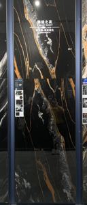 بلاط أرضي فاخر وعصري من البورسلين الأسود مع عروق ذهبية وبيضاء 600*1200، لامع للغاية بمظهر الرخام الحجري للفيلات وغرف الطعام والمعيشة - Product Image 2