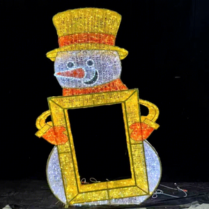 Installation de cadres photo lumineux de Noël pour les points de selfie, les attractions touristiques et les événements familiaux de fin d'année - Product Image 1