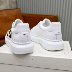 Alexander - Zapatillas Deportivas de Plataforma con Cordones y Paneles Texturizados, Estilo Casual Urbano para Mujer - Product Image 5