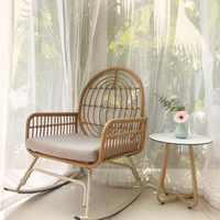 Modernes Design PE-Rattan Übergroßer Doppel-Schaukelstuhl Papasan-Stuhl mit Dicker Polsterung Tragbarer Wasserdichter Outdoor-Wohnzimmer-Villa-Stuhl
