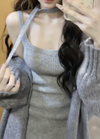Robe mini chic grise en maille à col halter - Coupe ajustée, texture douce et silhouette sexy pour la garde-robe automne/hiver des femmes - Élégante