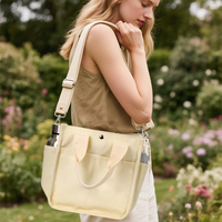 Sac fourre-tout en toile beige avec poches latérales pour bouteille d'eau et bouton-pression pour le bureau, les pique-niques et le transport de repas bento