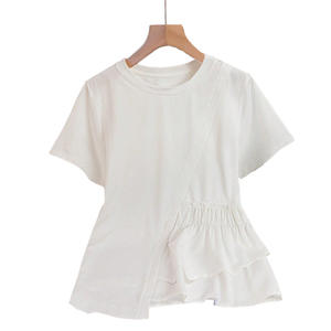 Camiseta de Mujer Blanca de Cuello Redondo y Manga Corta con Cintura con Volantes, Dobladillo Irregular en Forma de A, Tejido de Punto, Color Sólido - Product Image 2