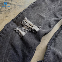 Fabricant de jeans en denim pour hommes BENTURA, style vintage, déchirés, usés, avec patch brodé léopard personnalisé.