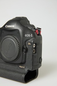 Used Cannon EOS-1Ds Mark III DSLR Camera Body Professional Full Frame Digital Camera - Product Image 3