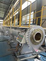 Ligne de production de tuyaux en PE plastique haute vitesse pour la fabrication de tuyaux PE de grand diamètre.