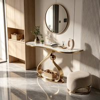 Table console incurvée en marbre, sculpturale dorée, moderne et luxueuse, pour salle à manger, entrée d'appartement, couloir