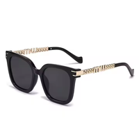 2025 nouveau carré femmes luxe lunettes de soleil marque concepteur doré chaîne jambe rétro lunettes de luxe femmes lunettes de soleil lunettes de luxe