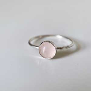 Bague en argent Sterling 92.5 avec Quartz Rose naturel poli en or, bague ronde en pierre précieuse faite à la main - Product Image 5