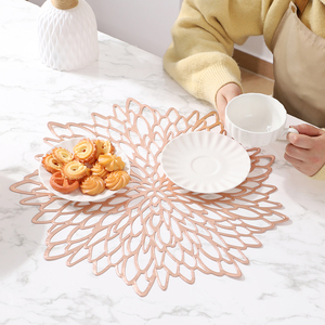 Manteles Individuales de PVC con Diseño Floral Hueco, Antideslizantes, Impermeables y Aislantes del Calor, Ideales para Hoteles, Hogares, Reuniones y Banquetes - Product Image 6