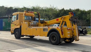 Camion de remorquage diesel manuel d'occasion à bas prix avec rotateur de carrosserie, dépanneuse de seconde main 15 tonnes, camion de remorquage avec rotateur - Product Image 4