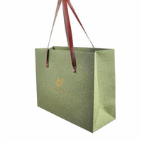 Sacs en papier personnalisés noirs de luxe pour vêtements avec votre propre logo, poignées, sacs promotionnels de vente au détail, sacs cadeaux en papier pour emballage