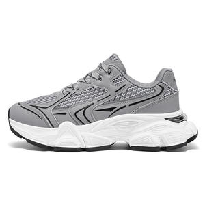 Vente directe usine – Chaussures de tennis pour hommes de haute qualité, tendance, tricotées, à semelle épaisse, respirantes, anti-odeur, rehaussantes - Product Image 1
