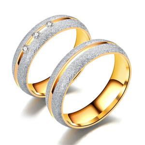 Joyería <span class=keywords><strong>de</strong></span> acero inoxidable para parejas, <span class=keywords><strong>anillos</strong></span> <span class=keywords><strong>de</strong></span> mezcla <span class=keywords><strong>de</strong></span> doble color <span class=keywords><strong>de</strong></span> cristal chapado en oro <span class=keywords><strong>de</strong></span> 18k - Product Image 1