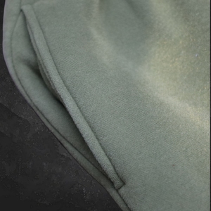 กางเกงขาสั้นผ้าฝ้ายเฟรนช์เทอร์รี่ทรงหลวมแบบซันเฟด 320 แกรม รุ่นคัสตอมซัมเมอร์ ลุคยับย่นแบบดิสเทรส แอซิดวอช สำหรับผู้ชาย - Product Image 5