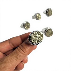 Bagues en argent plaqué avec pierre précieuse naturelle de pyrite sculptée, bijoux de mode de haute qualité, vente en gros, très prisées - Product Image 4