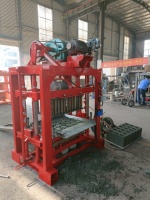 Machine à blocs creux en béton Bloc faisant la machine QTJ4-40 de type plus petit