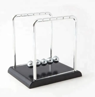 Boules d'équilibre de berceau de Newton de nouvelle conception d'usine, berceau de Newtons en métal pour le cadeau de Noël