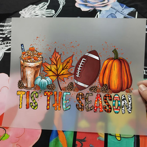 Adesivi Termotrasferibili DTF Personalizzati con Design 'It's the Season' per Magliette, Materiale PET, Trasferimenti in Vinile all'Ingrosso - Product Image 1