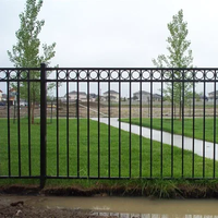 Panneaux de clôture en acier, clôture de jardin en tuyau d'acier, dessus plat avec anneaux, clôture en fer forgé bon marché, clôture en fonte, clôture de sécurité, taille personnalisée